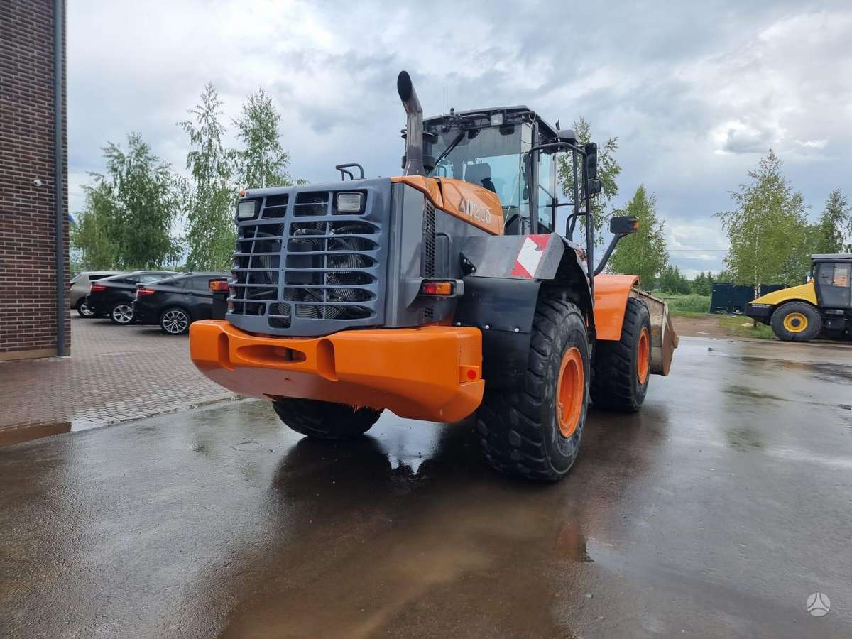 Hitachi ZW250, frontal loader