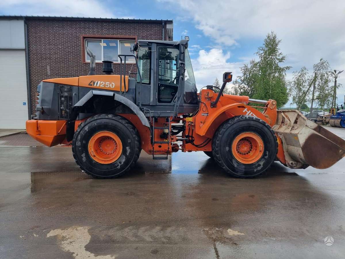 Hitachi ZW250, frontal loader