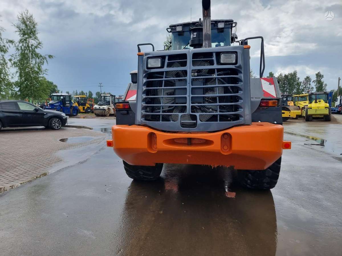 Hitachi ZW250, frontal loader