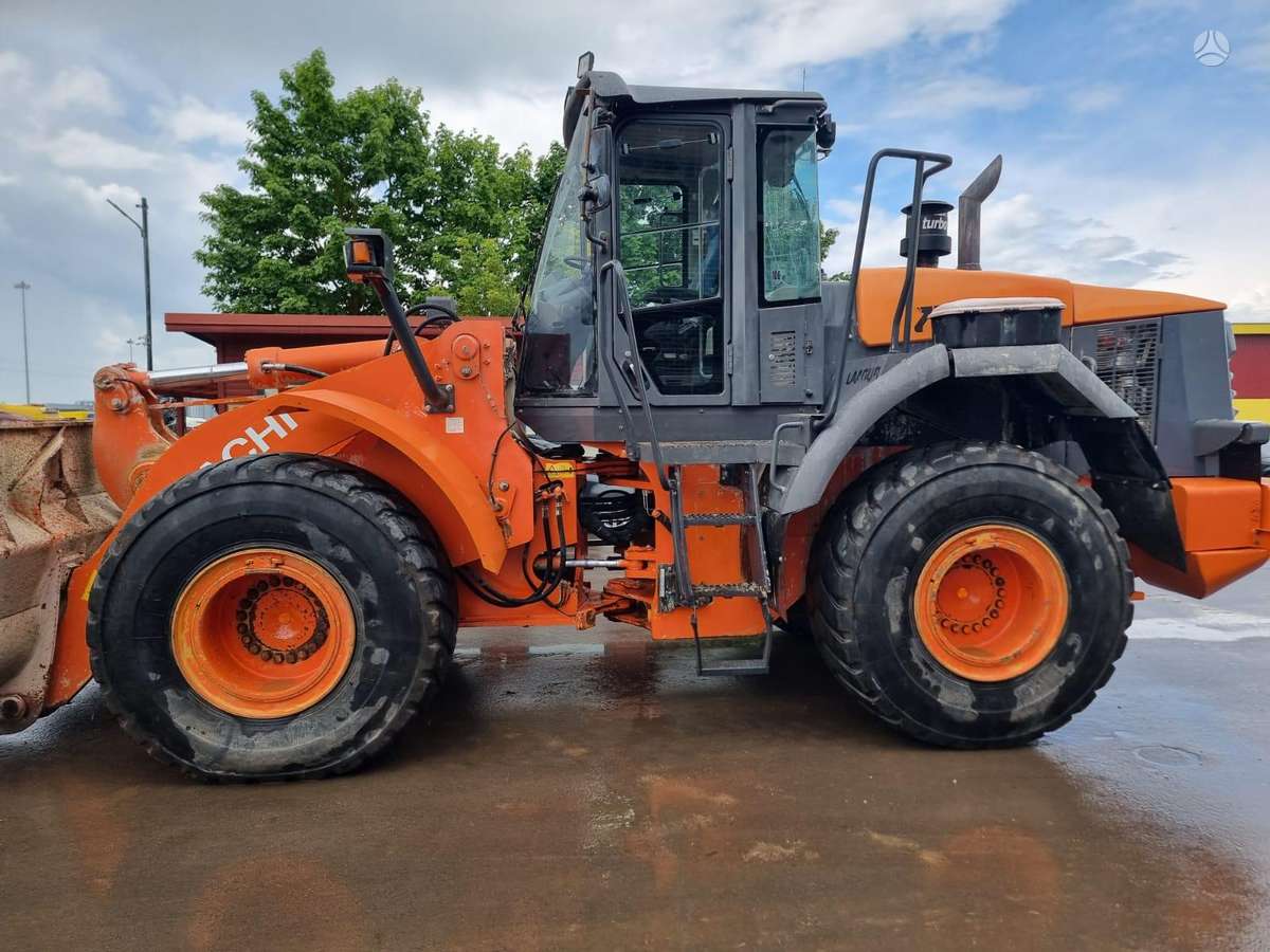 Hitachi ZW250, frontal loader