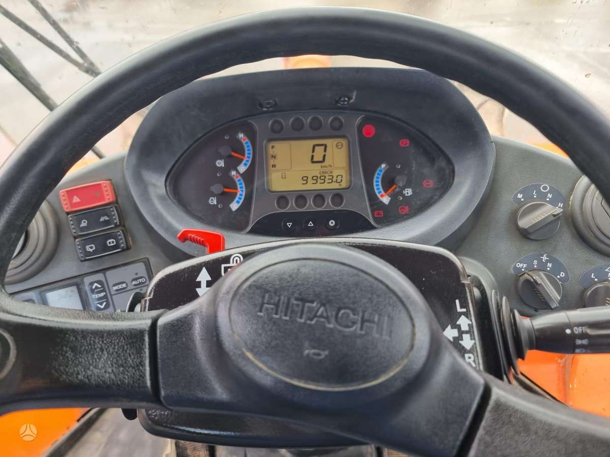 Hitachi ZW250, frontal loader