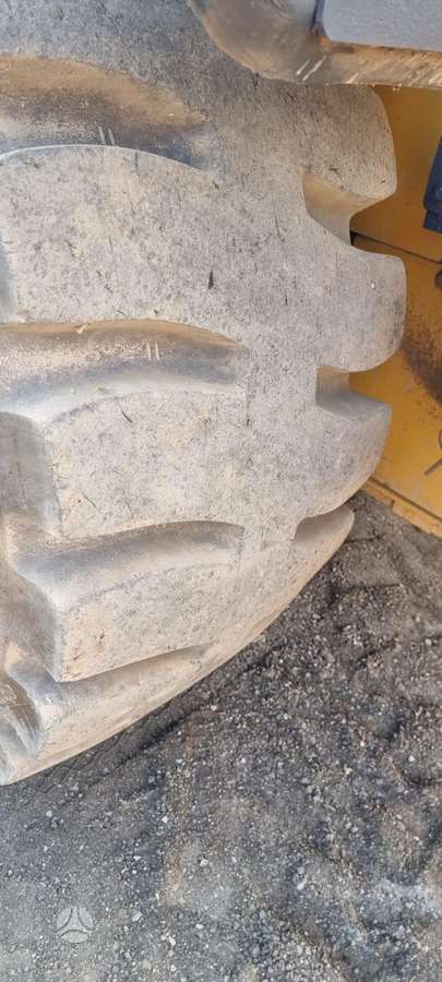 Bell L 2106E, frontal loader