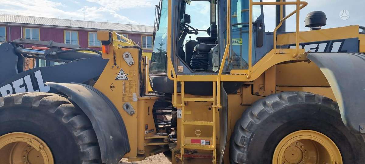 Bell L 2106E, фронтальные погрузчики