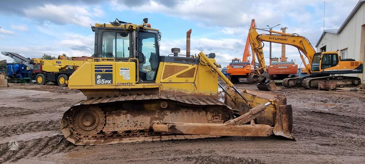 Komatsu D65PX-17, bulldozer
