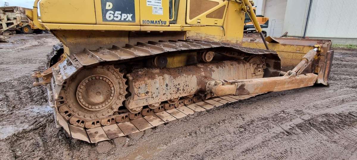 Komatsu D65PX-17, bulldozer