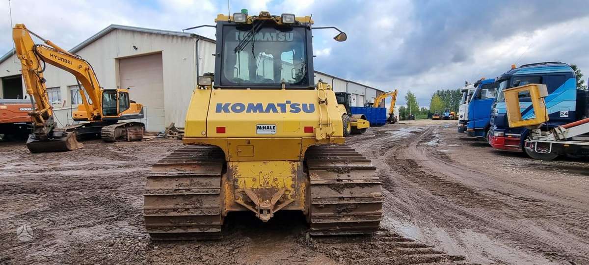 Komatsu D65PX-17, bulldozer