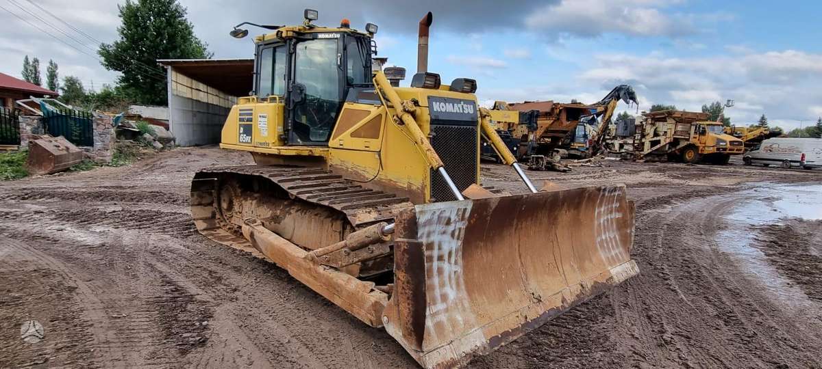 Komatsu D65PX-17, bulldozer
