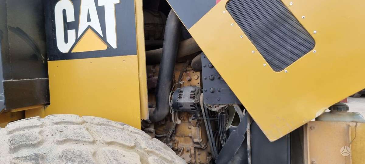 Caterpillar CS-533, vibrator / compactor