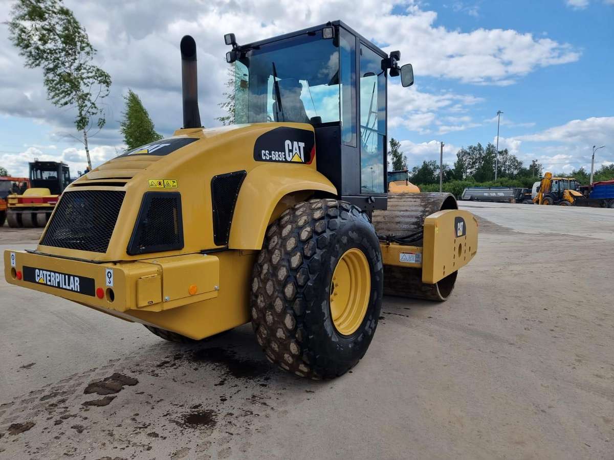 Caterpillar CS-683E, вибромашины