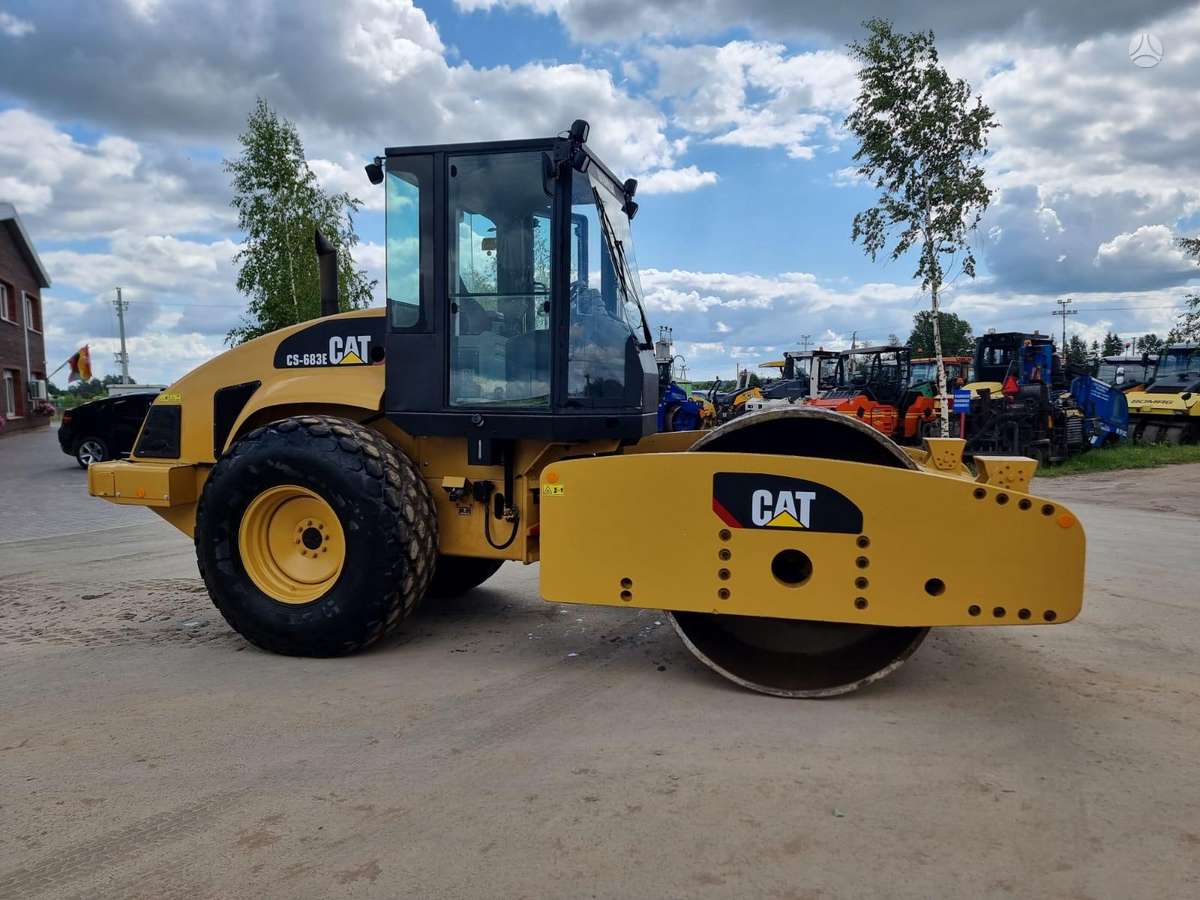 Caterpillar CS-683E, vibrator / compactor