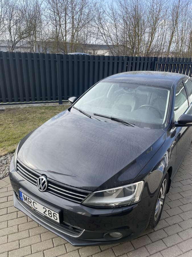 Volkswagen Jetta, saloon / sedan