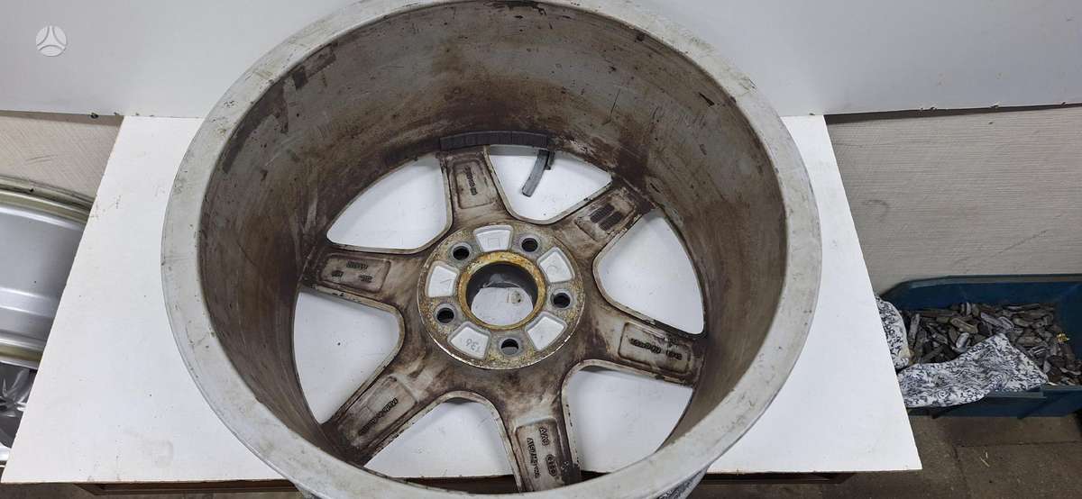 Audi A4 B8, lengvojo lydinio, R17