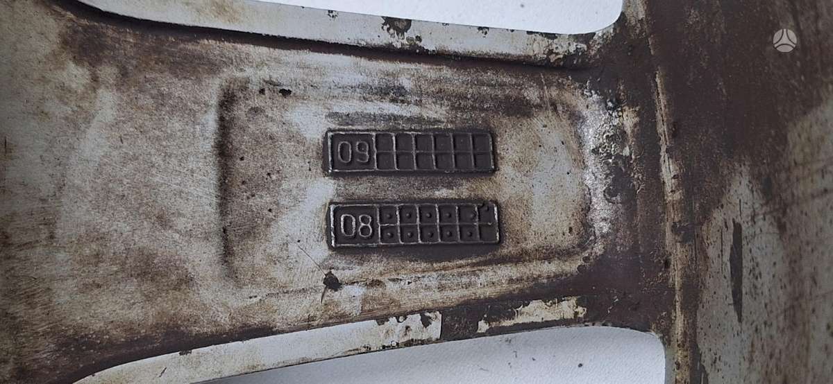 Audi A4 B8, lengvojo lydinio, R17