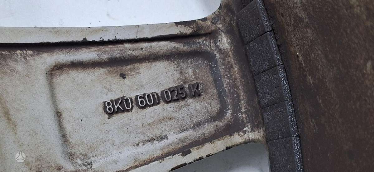 Audi A4 B8, lengvojo lydinio, R17