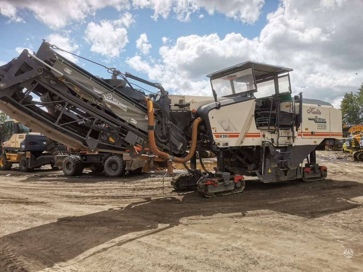 Wirtgen W210i, paving machinery