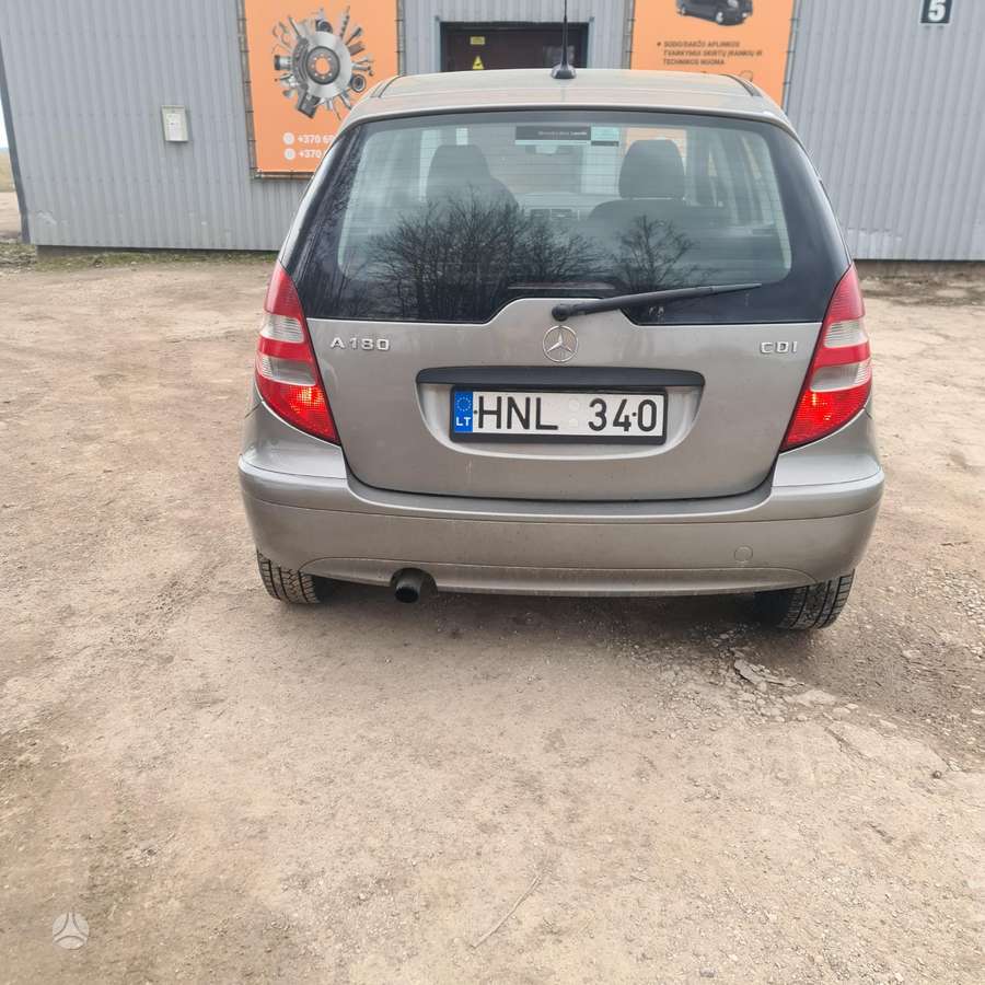 Mercedes-Benz A180 dalimis