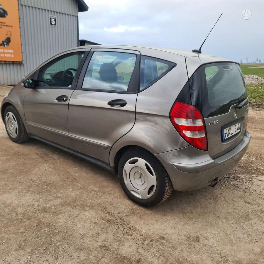 Mercedes-Benz A180 dalimis
