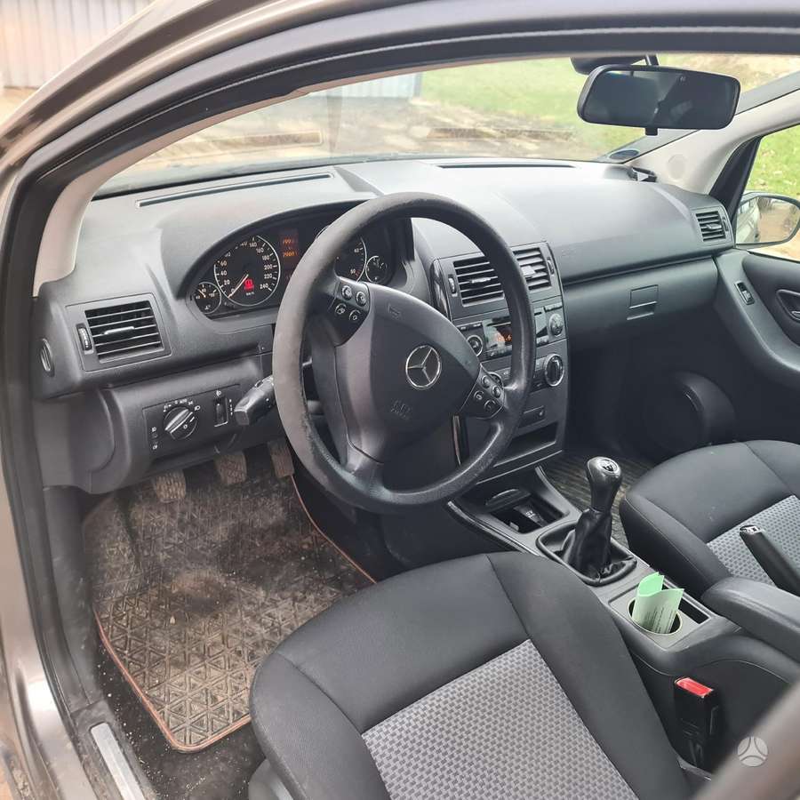 Mercedes-Benz A180 dalimis