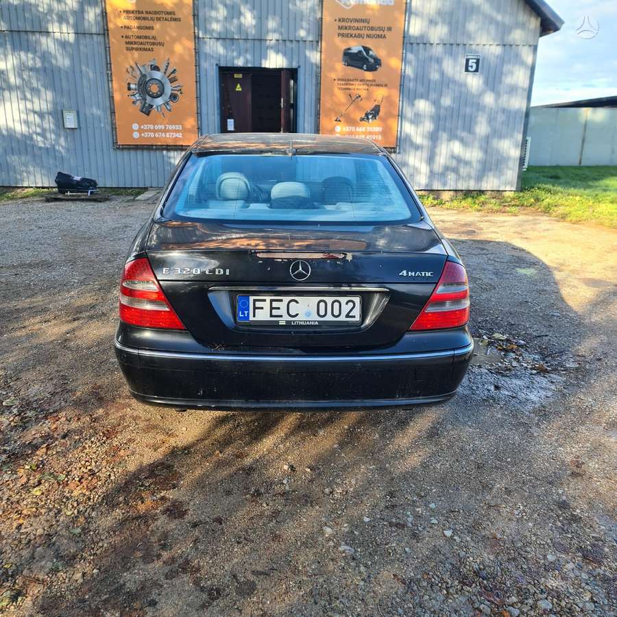Mercedes-Benz E320 dalimis