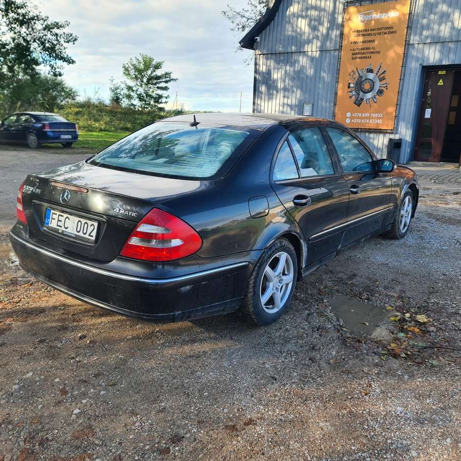 Mercedes-Benz E320 по частям