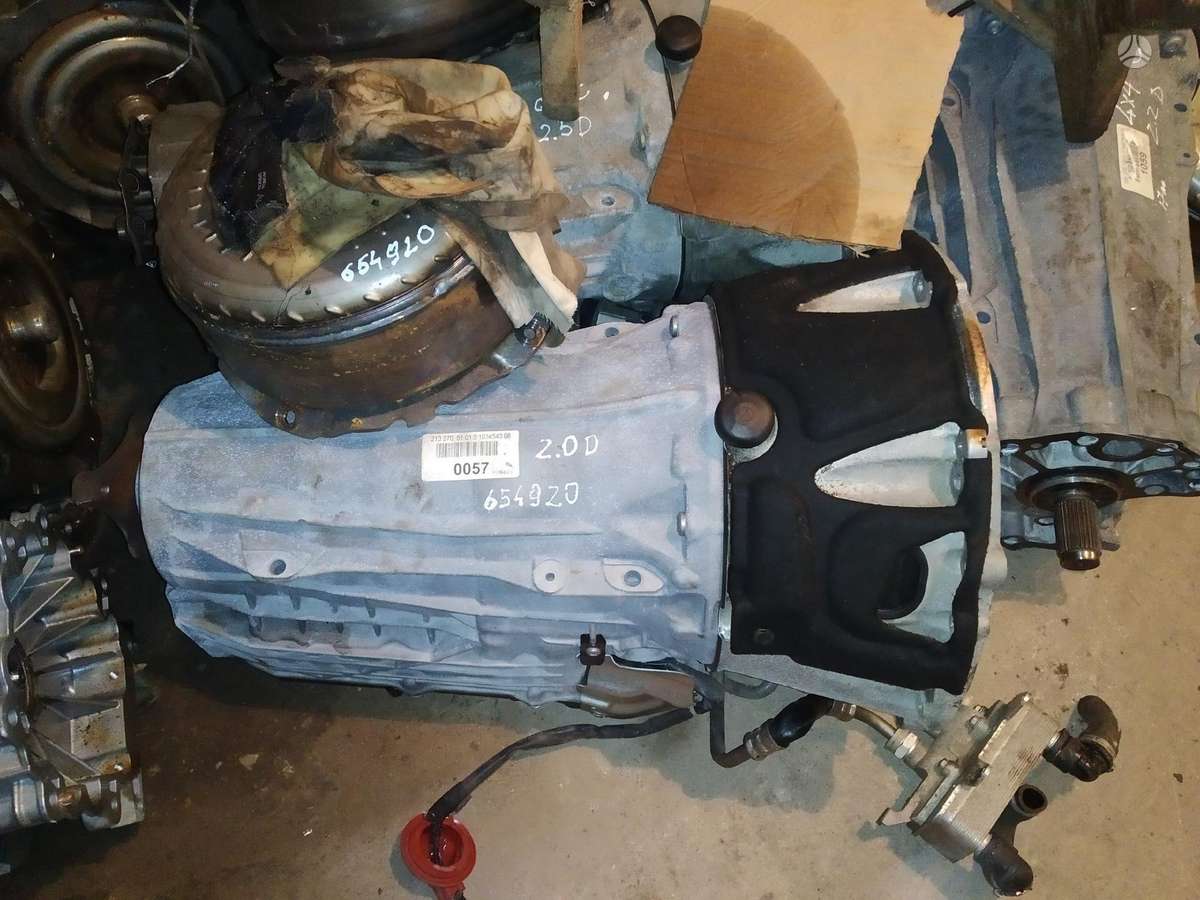 Mercedes-Benz E350 engine