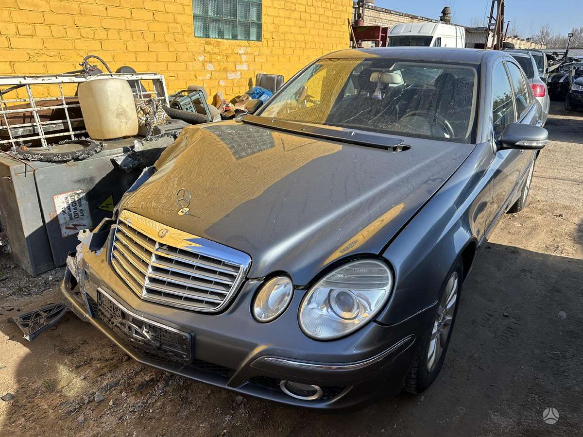 Mercedes-Benz E220 Ardomas dalimis dalis siunčiam