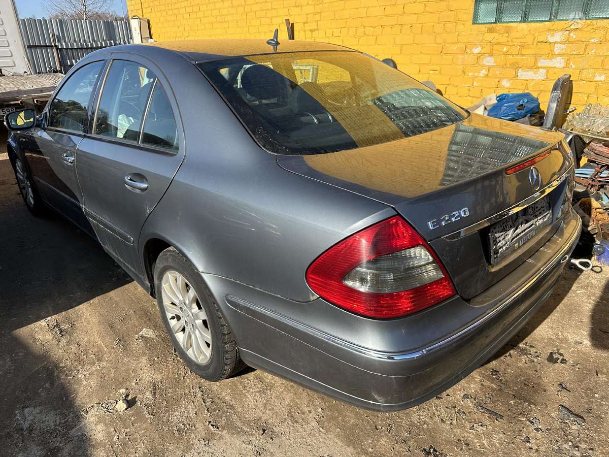 Mercedes-Benz E220 Ardomas dalimis dalis siunčiam