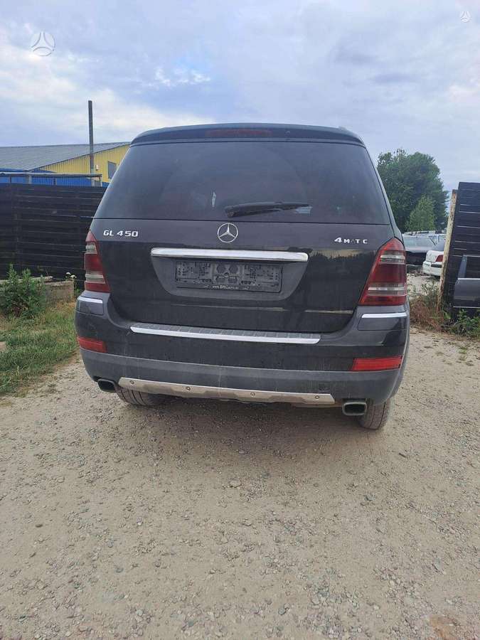 Mercedes-Benz GL450 dalimis