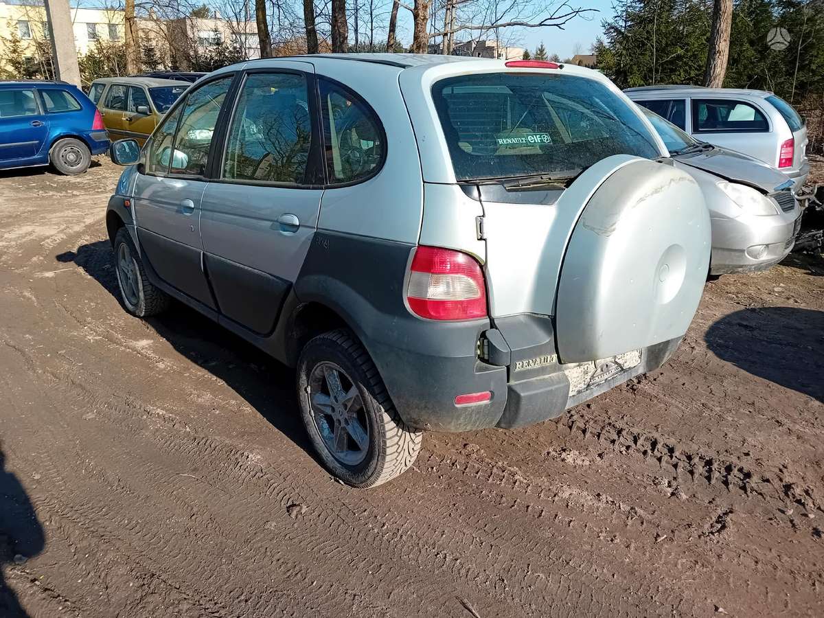 Renault Scenic RX4 dalimis