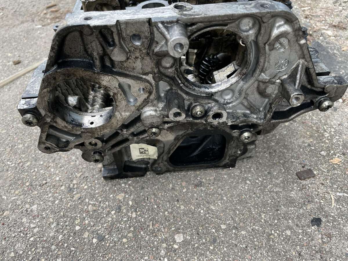 BMW 114, V758067980-08h6, детали двигателя