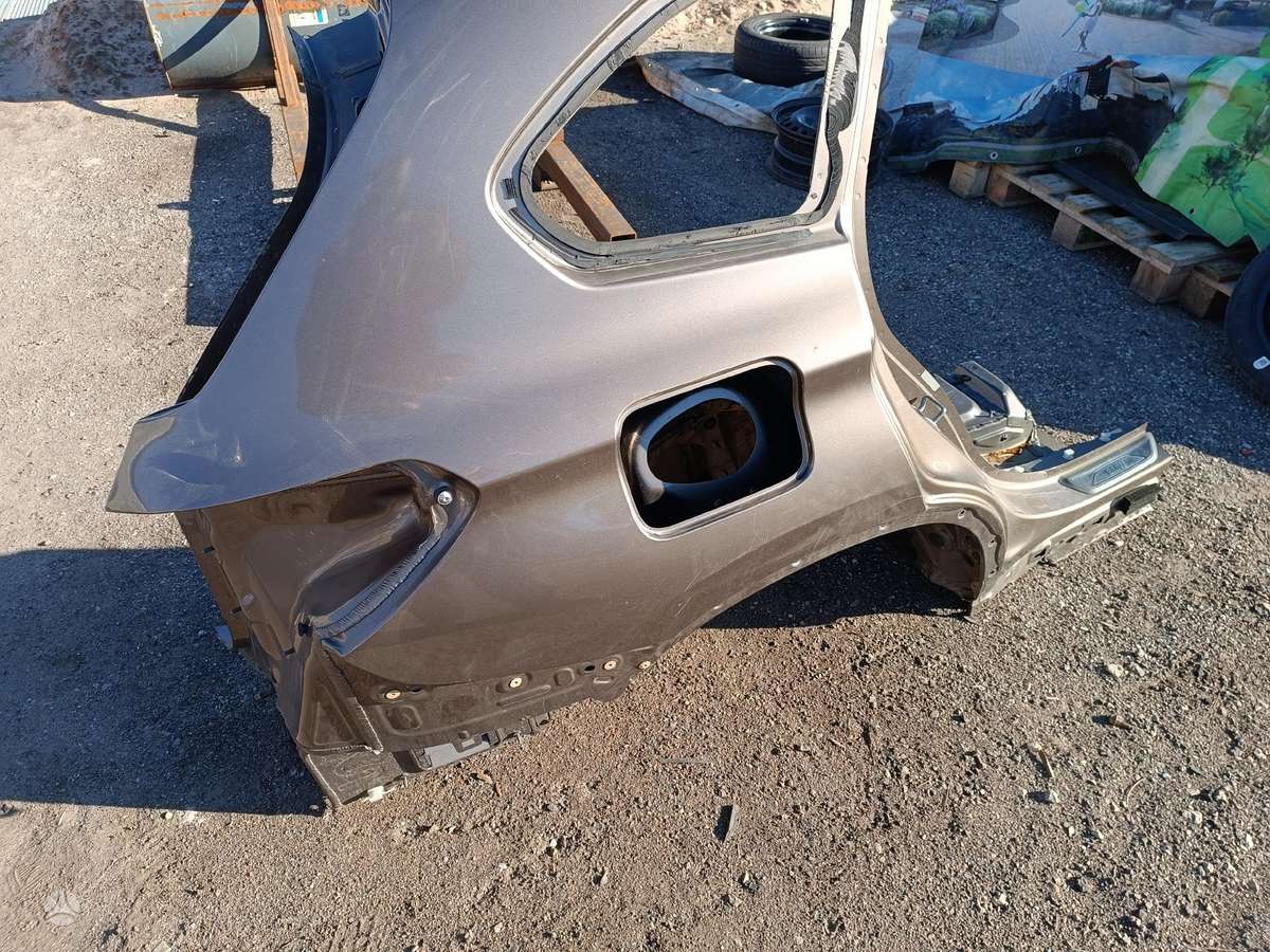 BMW X1, F48, dalimis