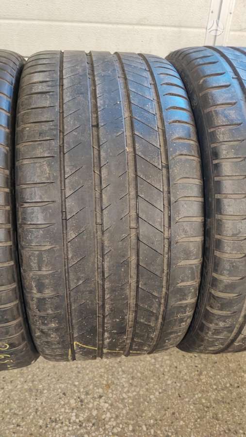 Michelin +265/40-21, summer 295/35 R21