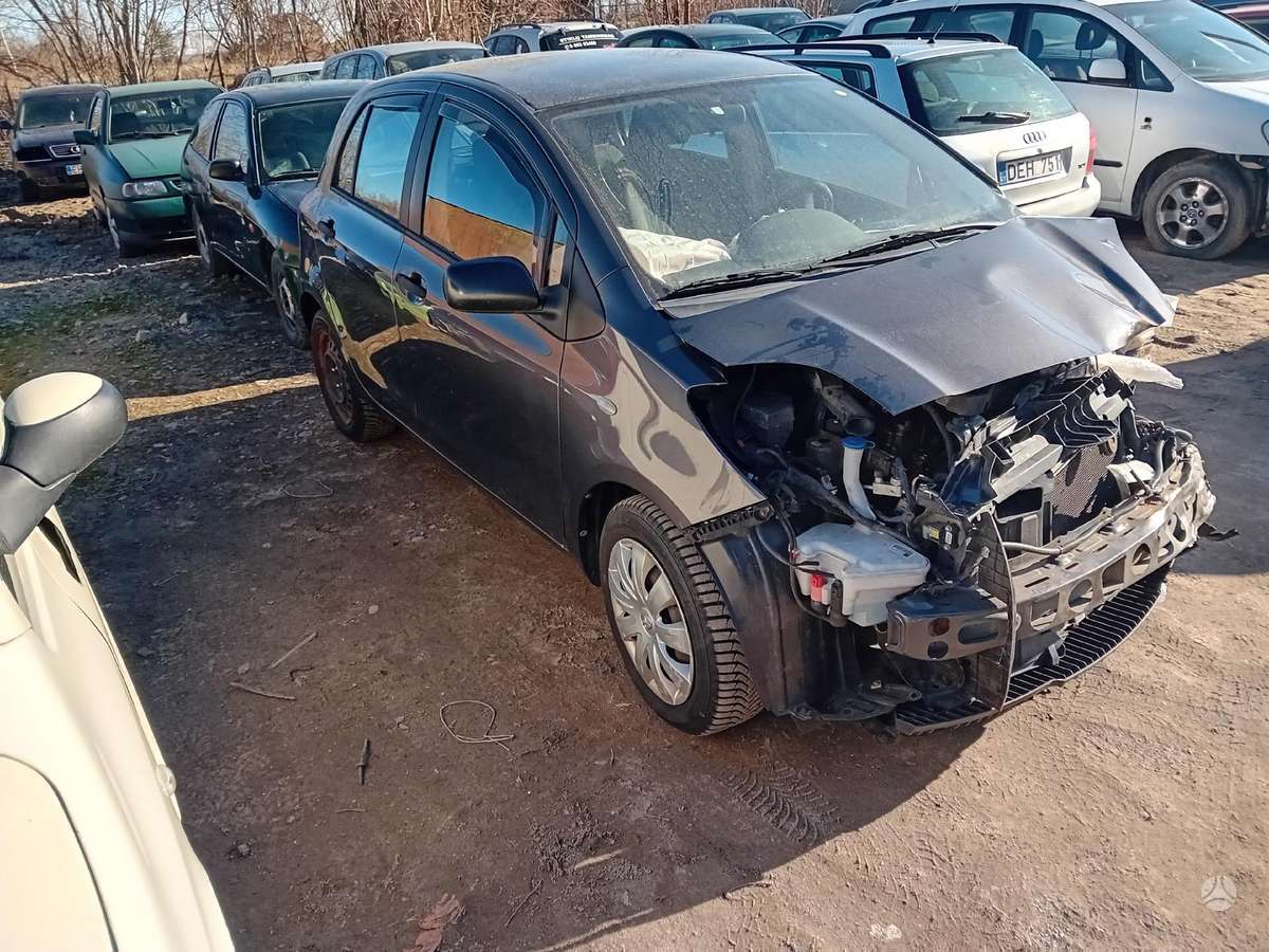 Toyota Yaris по частям