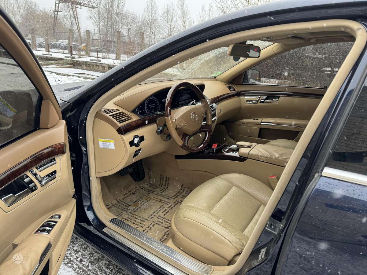 Mercedes-Benz S550 Visas dalimis