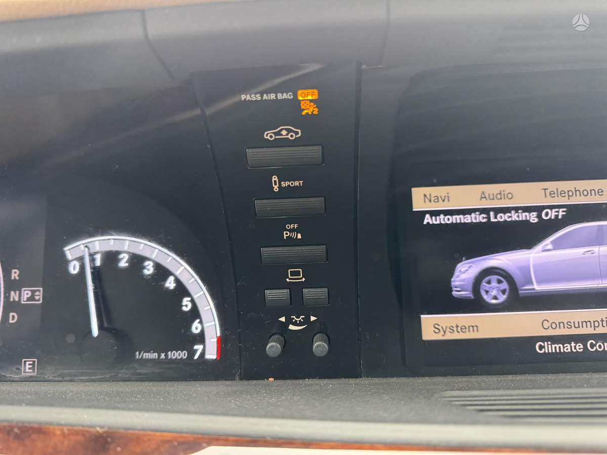 Mercedes-Benz S550 Visas dalimis