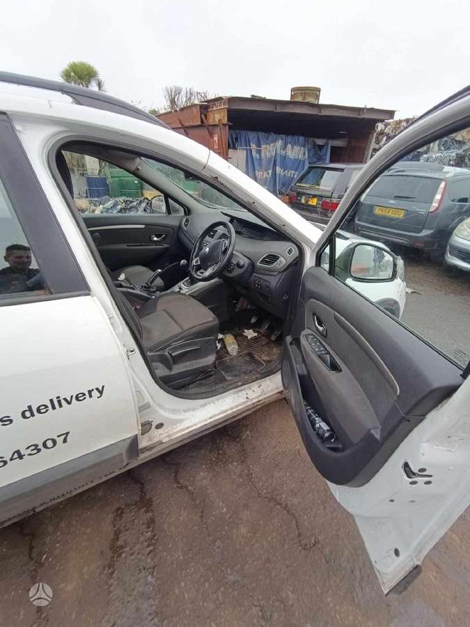 Renault Scenic for parts