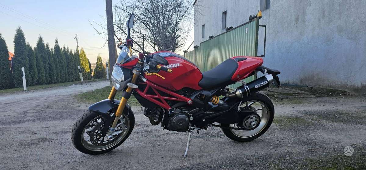 Ducati Monster 1100cc, street / classic