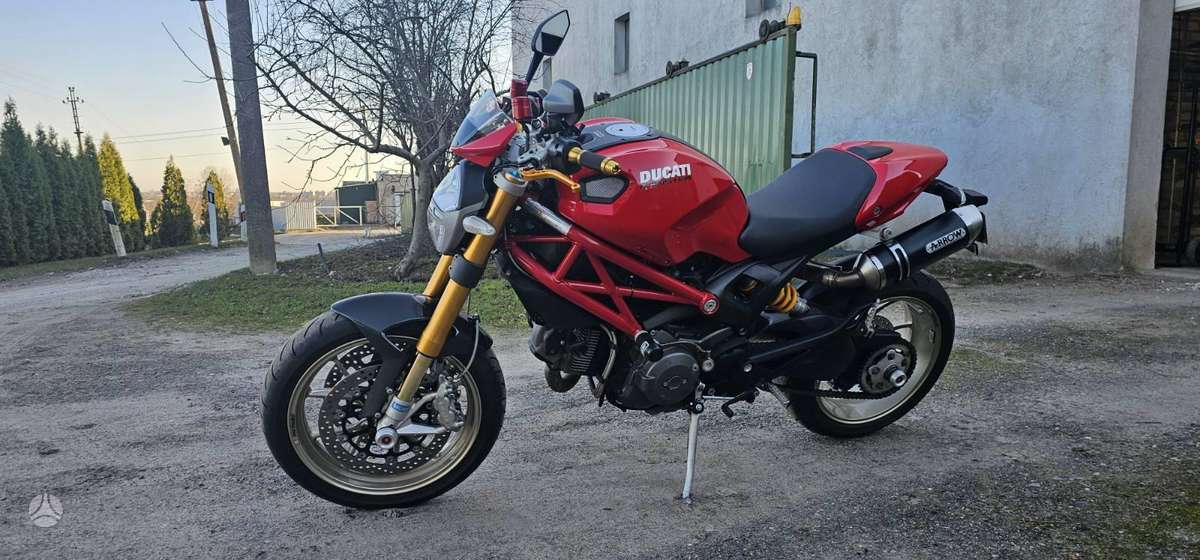 Ducati Monster 1100cc, street / classic