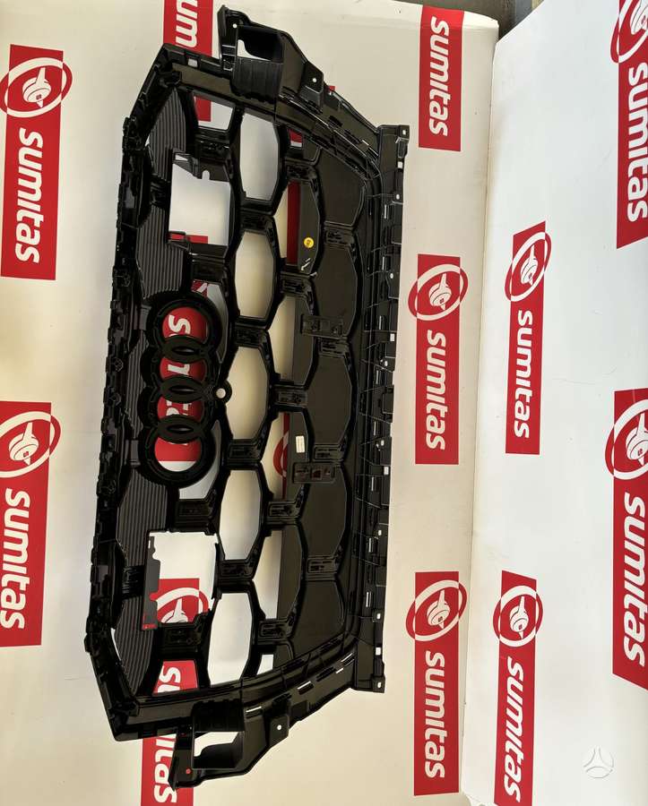 Audi SQ7 front grill