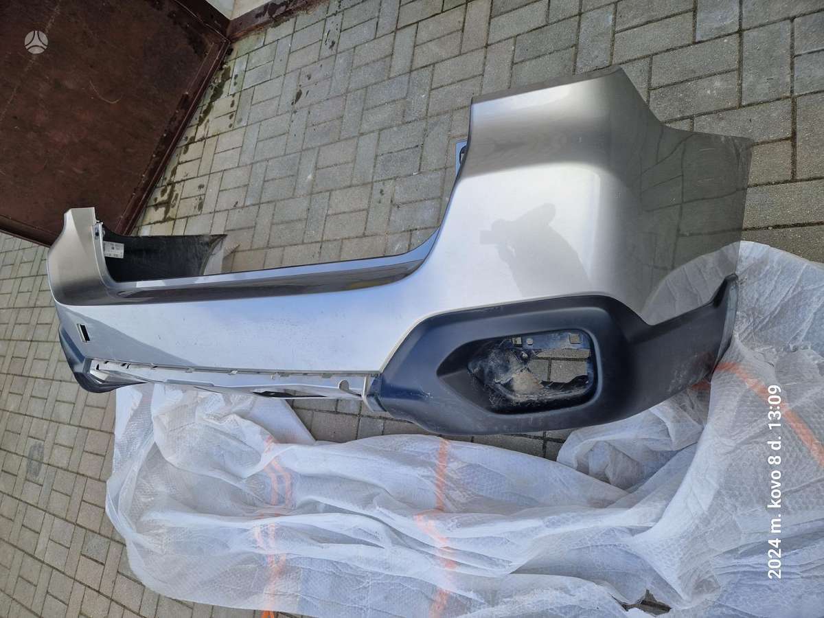 Subaru Outback Tik dalys nuotraukose