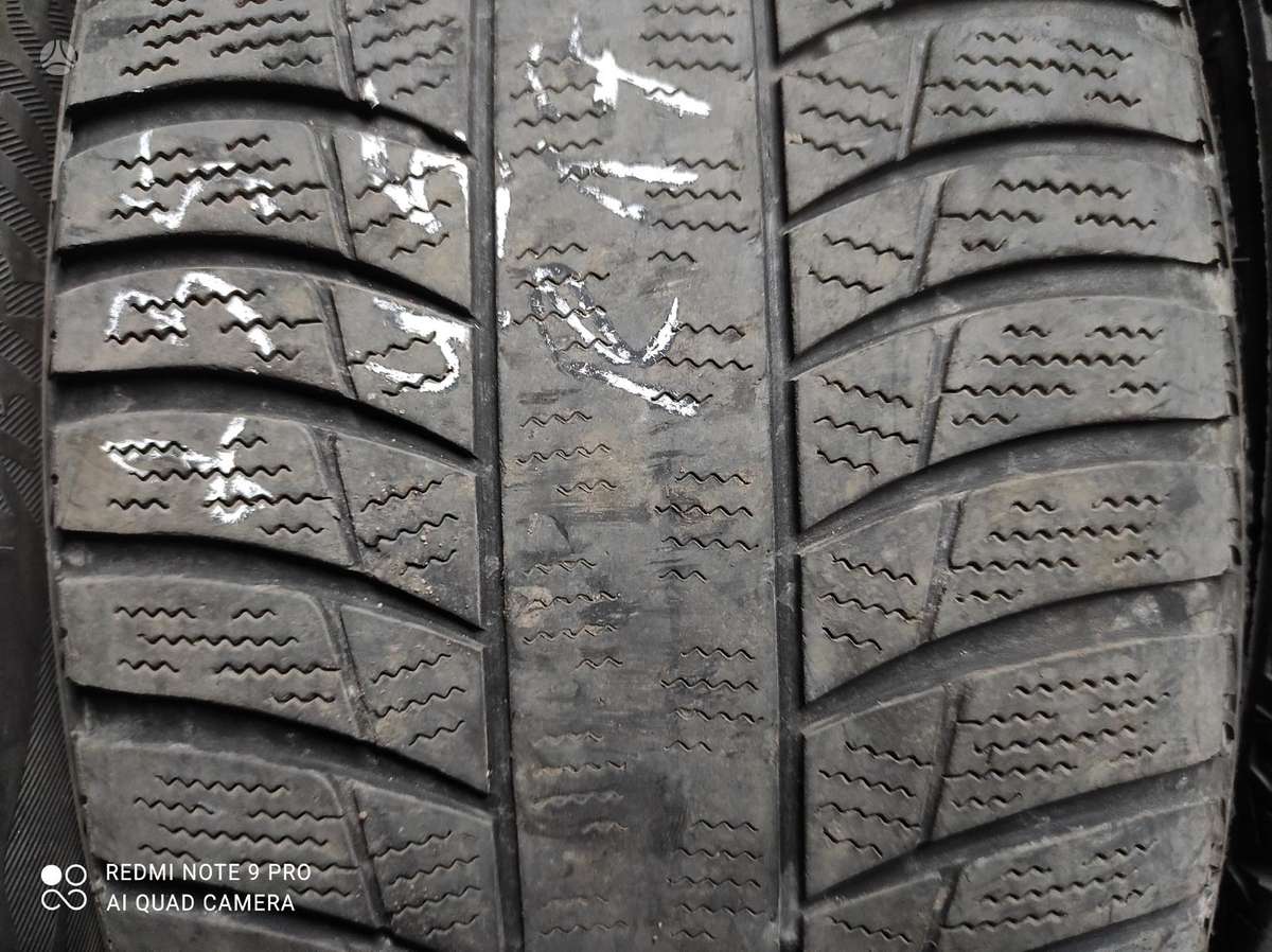 Semperit, žieminės 235/45 R17