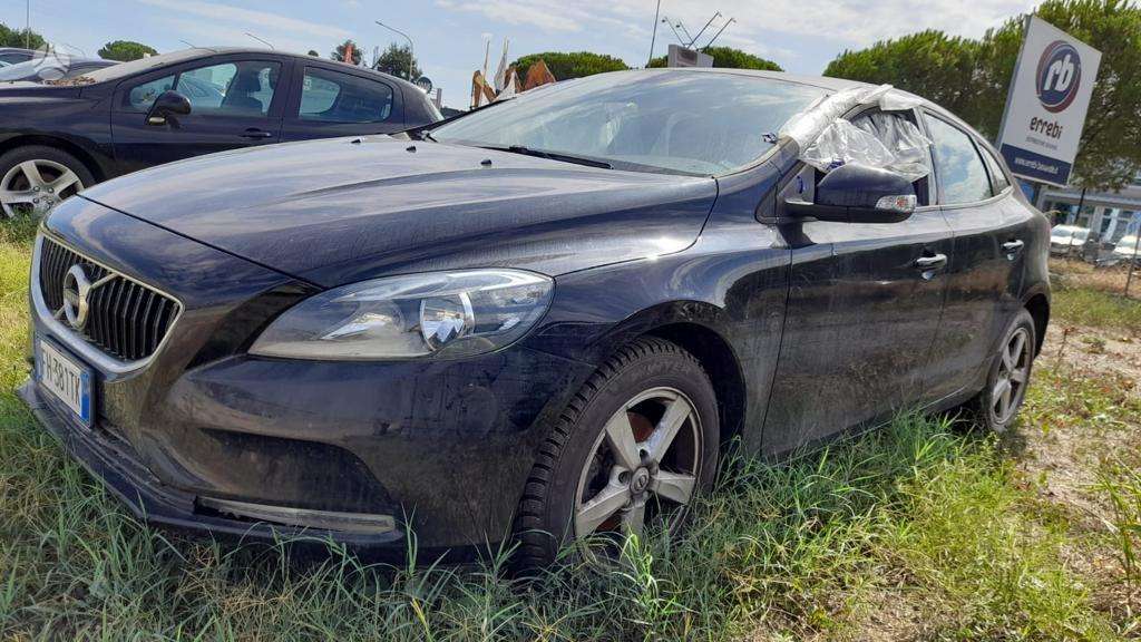 Volvo V40 dalimis