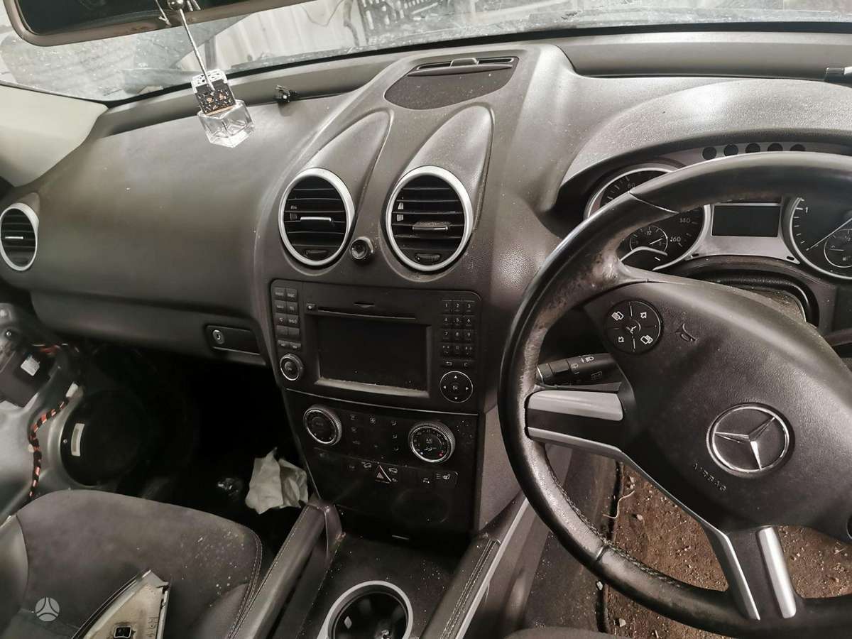 Mercedes-Benz ML350 dalimis