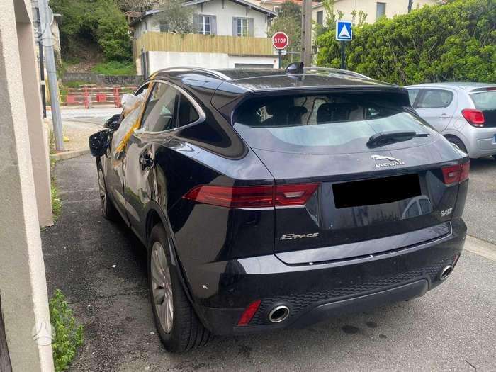 Jaguar E-Pace dalimis. rida 100 000