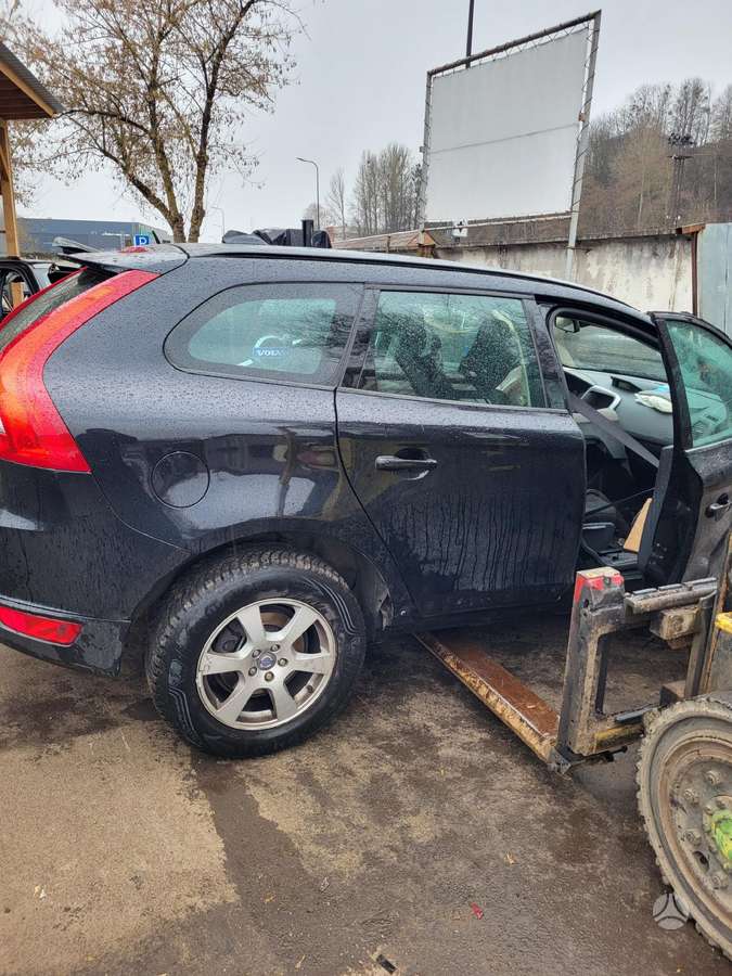 Volvo XC60 dalimis