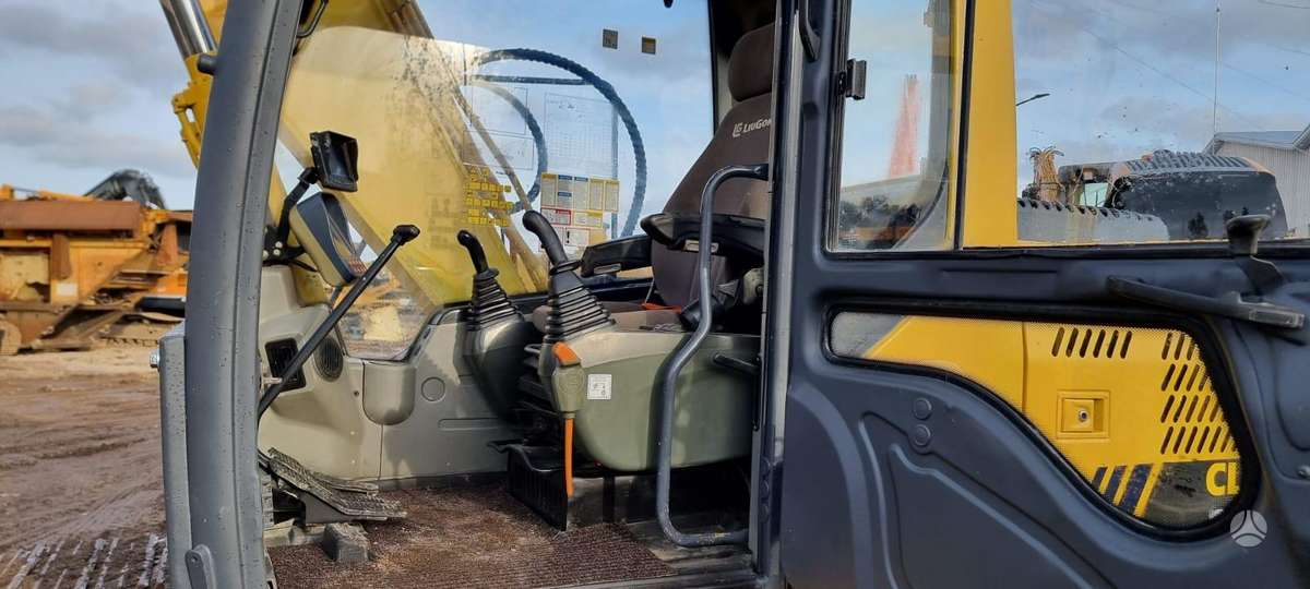 Komatsu LIUGONG CLG 915D, excavator