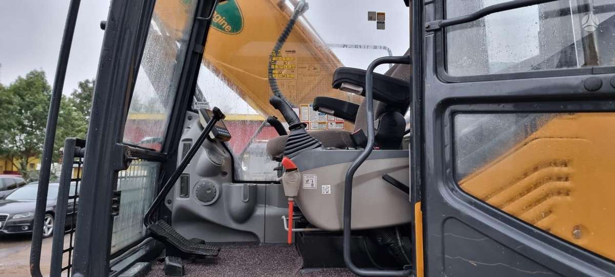 Komatsu LIUGONG CLG 922E, экскаваторы