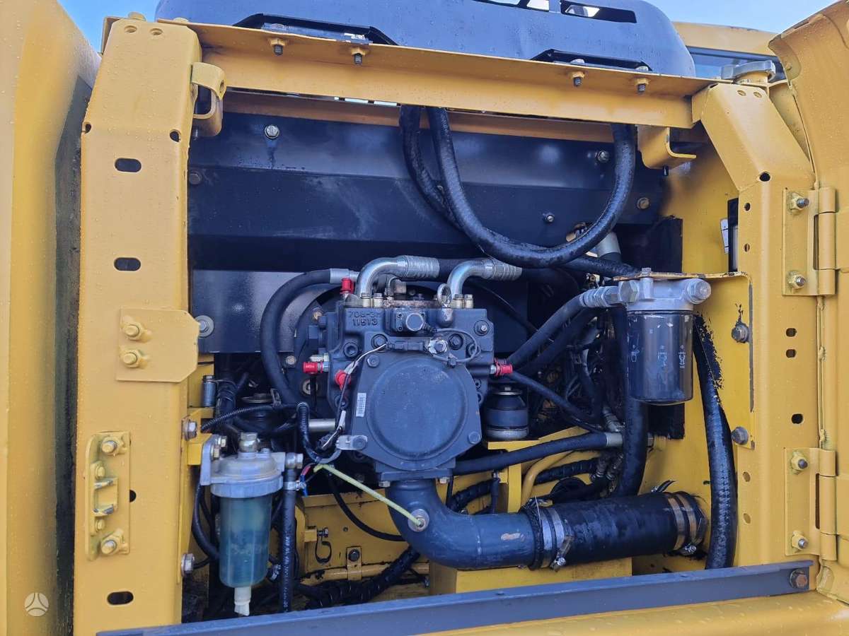 Komatsu PC180LC-7, экскаваторы