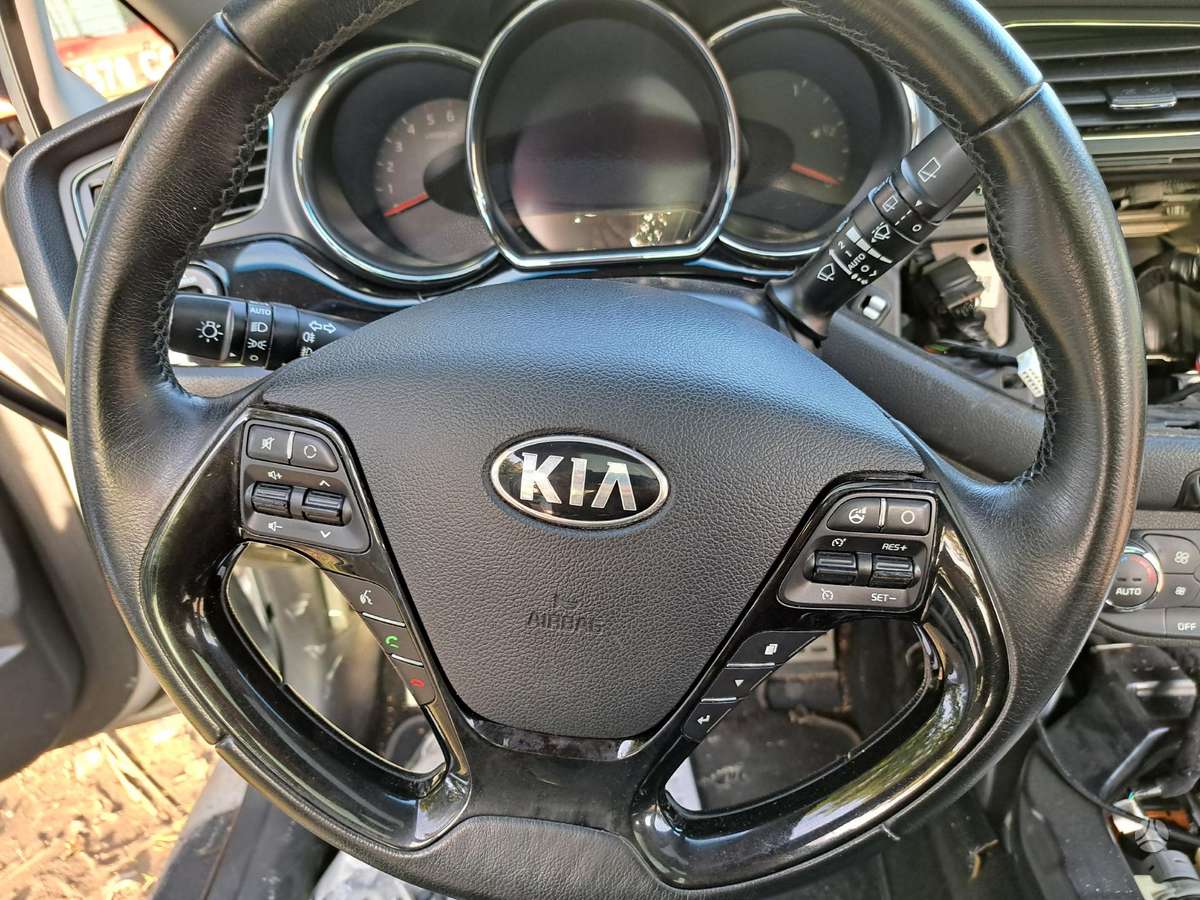 Kia Ceed apdailos grotelės