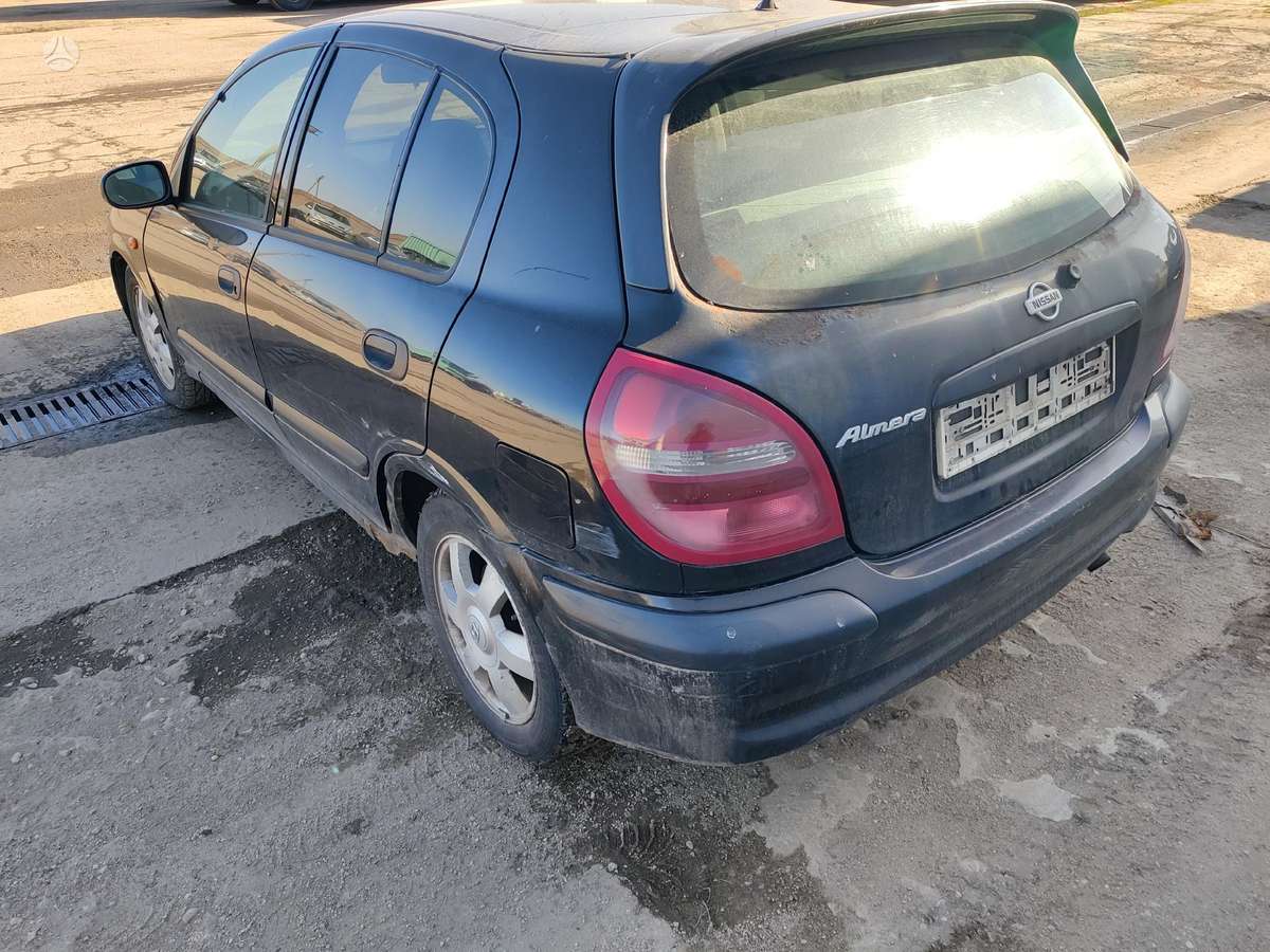 Nissan Almera dalimis